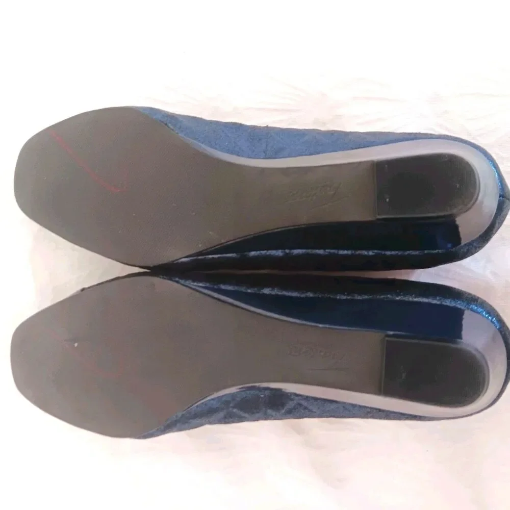 Trotters Metallic Navy Blue Quilted Cap Toe Wedge Pumps Size 9.5M T1653-425